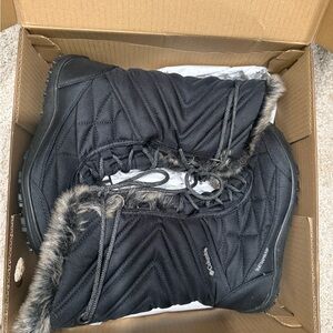 Columbia Women's Black Quilted Winter Boots